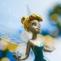 https://media.disneylandparis.com/d4th/fr-fr/images/n027229_2031nov09_world_disney-enchanted-christmas-2017-tinker-bell_1-1_pixie-dust_tcm808-287348.jpg?w=208