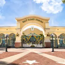 https://media.disneylandparis.com/d4th/fr-fr/images/N036528_2_2050dec31_world_walt-disney-studios_1-1_tcm808-288227.jpg?w=208