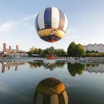 https://media.disneylandparis.com/d4th/fr-fr/images/N038795_2029sep18_panoramagique-disney-village_1-1_tcm808-249669.jpg?w=208